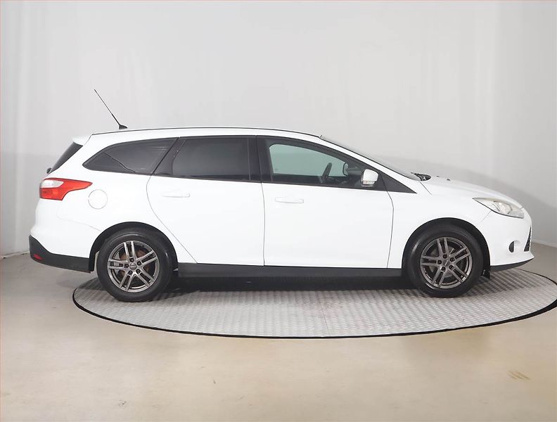 Ford Focus (2013) 1.6 TDCI, nová STK - fotka 6 z 14