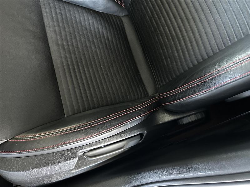 Škoda Octavia 2,0   TSI,RS,CHALLENGE,1.MAJIT - fotka 27 z 32