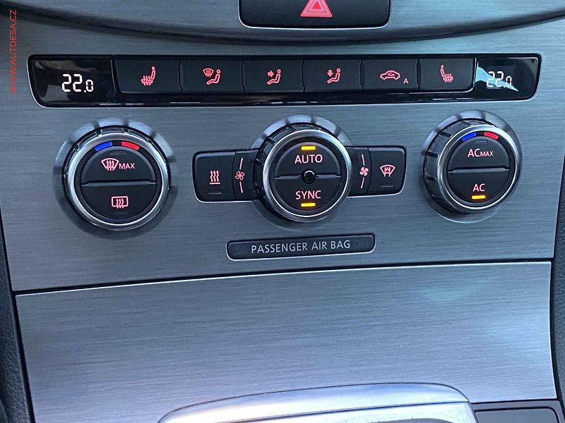 Volkswagen Passat (2012) 2.0 TDi, Comfortline, navi - fotka 15 z 20