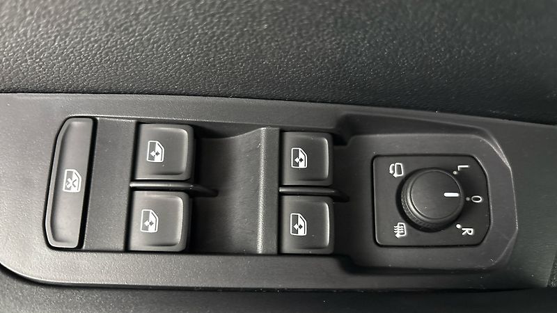 Škoda Karoq 1.5 TSI DSG Drive - fotka 22 z 26