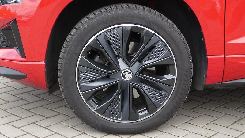 Škoda Karoq 1,5 TSI DSG Sportline - fotka 22 z 23