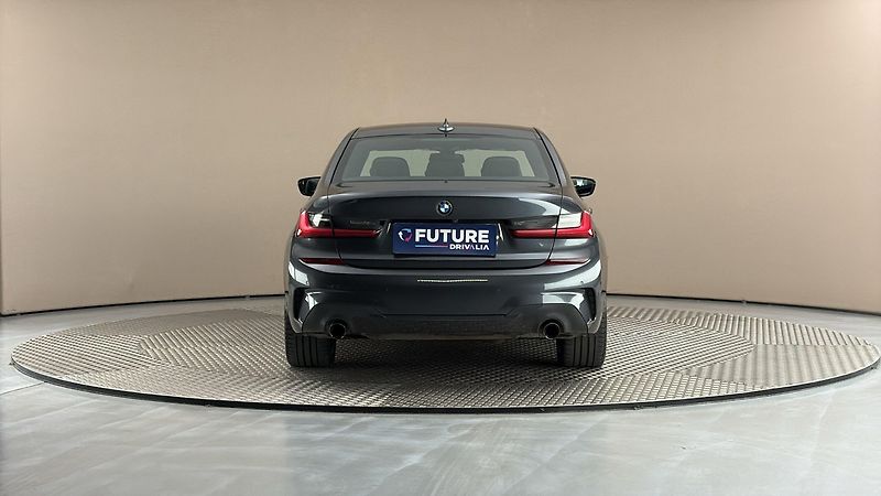 BMW Řada 3 330i AUT xDrive M Sport - fotka 5 z 27