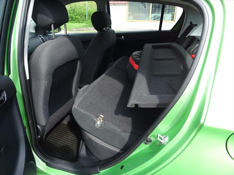 Hyundai i20 1,3 57 kW - fotka 13 z 29