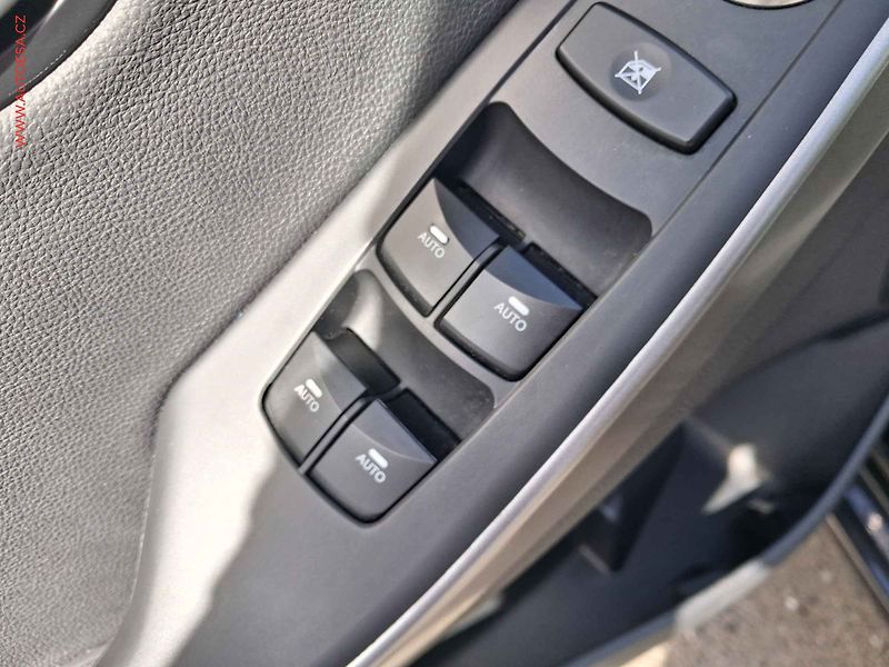 Hyundai i30 (2013) 1.6GDi, 2.maj, servis.kniha - fotka 16 z 19
