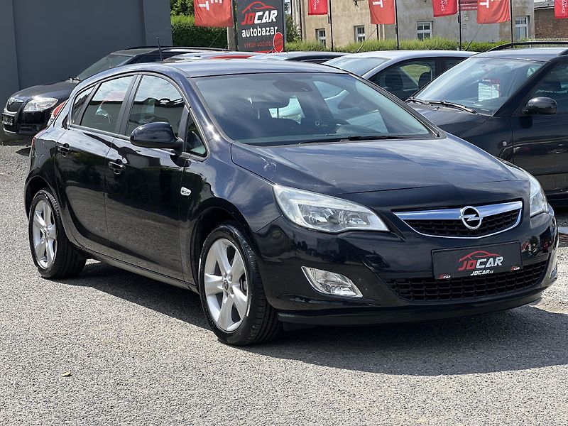 Opel Astra 1.4i 16v KAMERA TEMPOMAT ALU - fotka 3 z 42