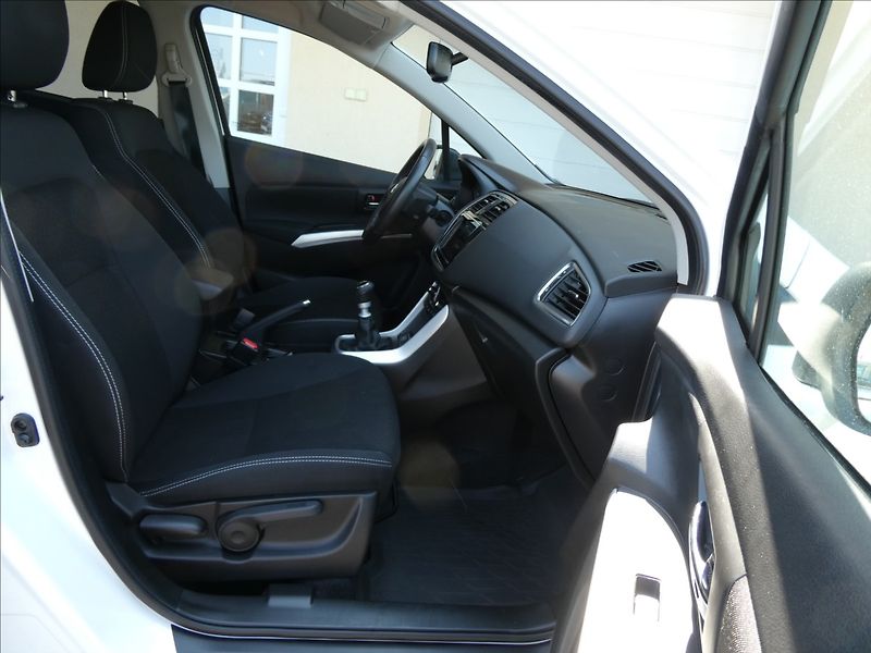 Suzuki SX4 S-Cross 1,4 BoosterJet 4x4 Hybrid,2xko - fotka 23 z 47