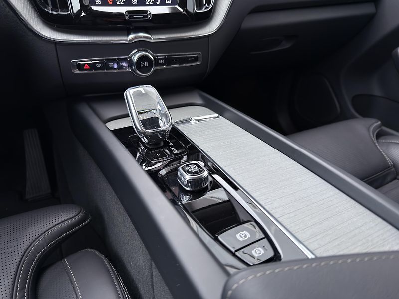 Volvo XC60 B5 AWD PLUS DARK /ventil. sed. - fotka 23 z 48