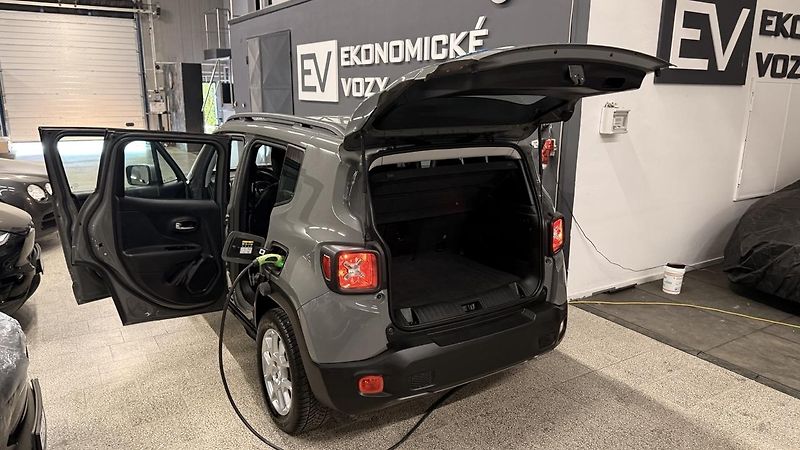 Jeep Renegade (2022) T4 4X4, PHEV,5REZERVOVÁNO - fotka 11 z 34