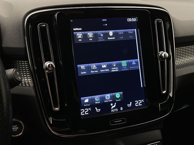 Volvo XC40 D4 AWD R-DESIGN AUT CZ - fotka 36 z 43