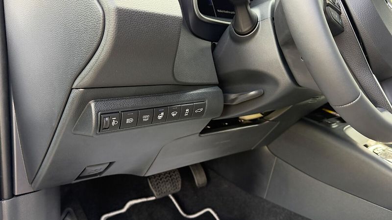 Toyota Corolla TS 1.8. Hybrid Style - zimní s - fotka 11 z 24