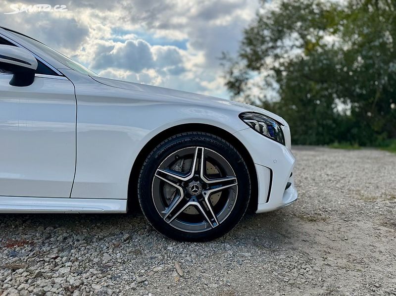 Mercedes-Benz Třídy C CABRIO 300d AMG - fotka 36 z 49