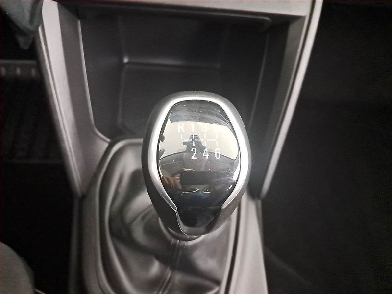 Citroën C4 (2021) 1.2 PureTech, ČR,1.maj - fotka 13 z 17