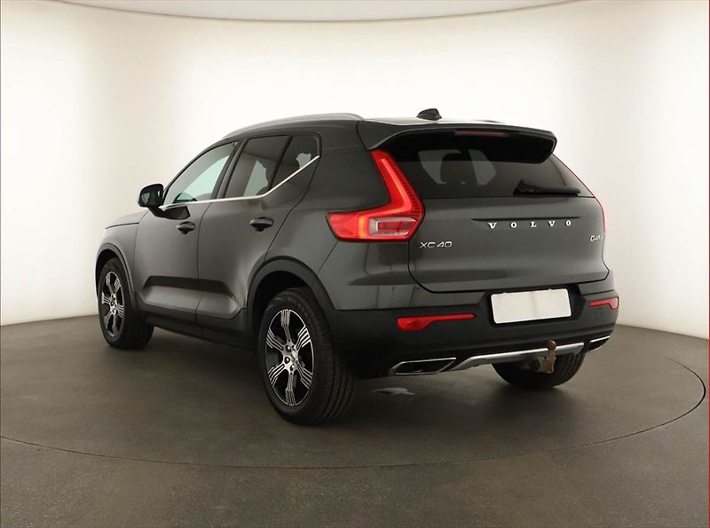 Volvo XC40 (2018) Inscription D4 AWD, 4X4 - fotka 4 z 16