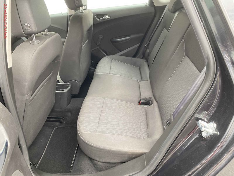Opel Astra (2015) 1.6i, Selection, +kola - fotka 10 z 17