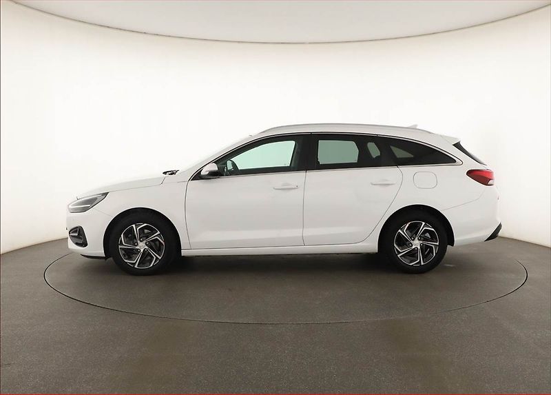 Hyundai i30 (2023) Smart 1.0 T-GDI, ČR,1.maj - fotka 3 z 15