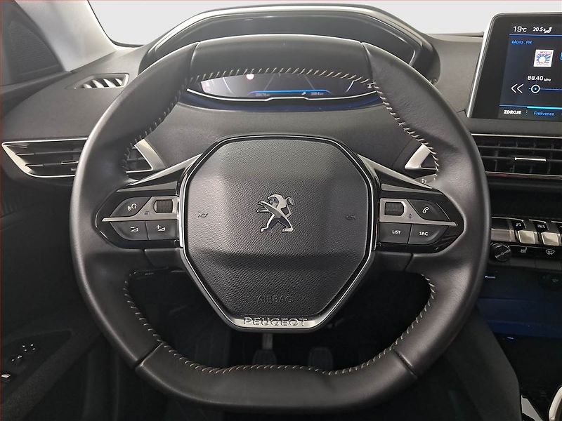 Peugeot 3008 (2020) GT Line 1.2 PureTech, Kůže - fotka 17 z 18