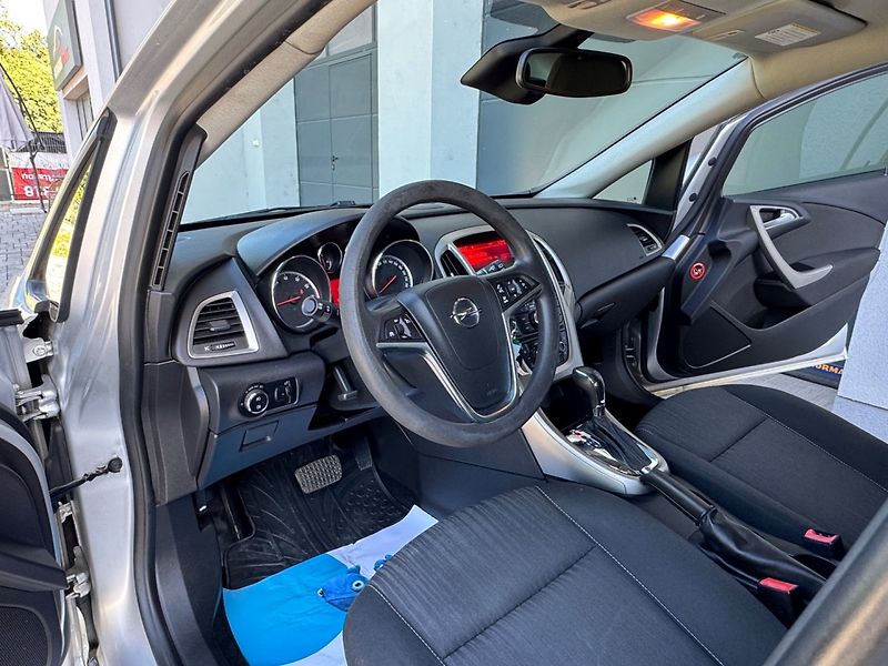 Opel Astra (2010) 1.6 16V Automat - fotka 16 z 36