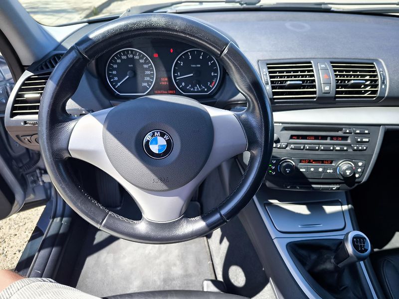 BMW Řada 1 116i 85kW SERVISKA - fotka 47 z 82