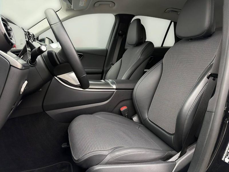 Mercedes-Benz GLC (2024) 300 e 4MATIC - fotka 10 z 29