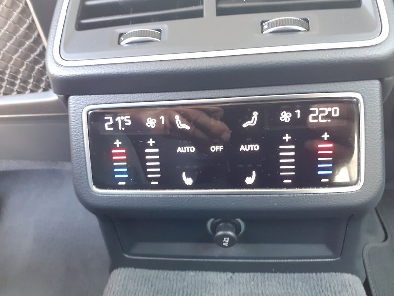Audi A6 (2020) 3.0 TDi MILD - Hybrid 4x4 - fotka 27 z 41