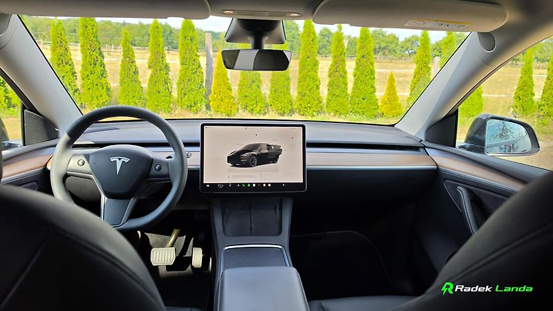 Tesla Model Y (2023) Long Range AWD - fotka 6 z 11