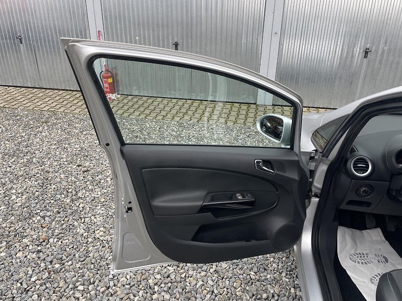 Opel Corsa 1.2i 80PS 141000KM KLIMA STK!! - fotka 97 z 169