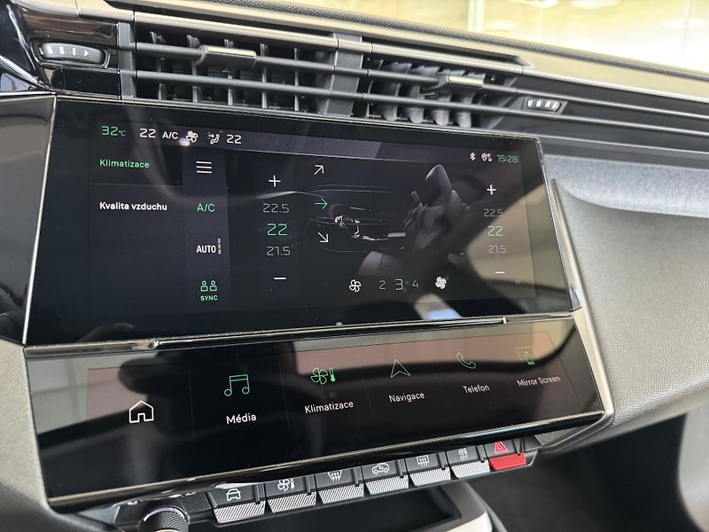 Peugeot 308 1,2PT 96KW*ALLURE*Kamera*DPH - fotka 23 z 33