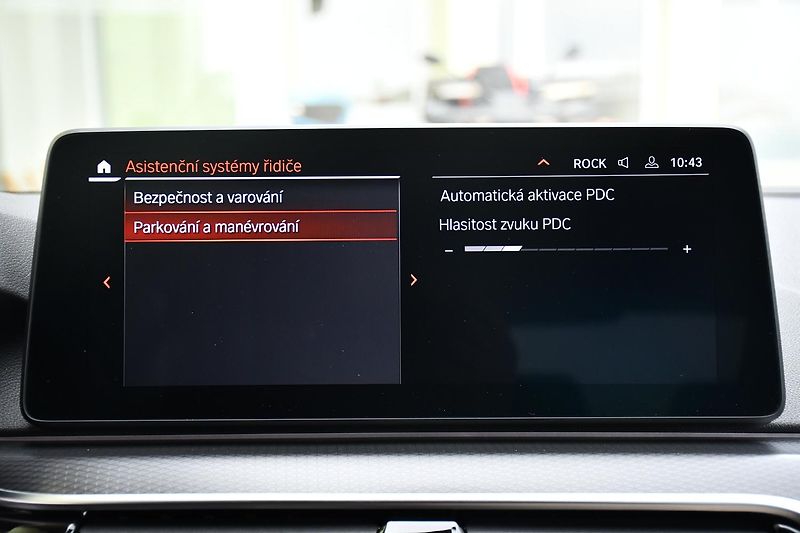 BMW Řada 5 520i M-SPORT 1M ČR REZERVACE - fotka 29 z 39