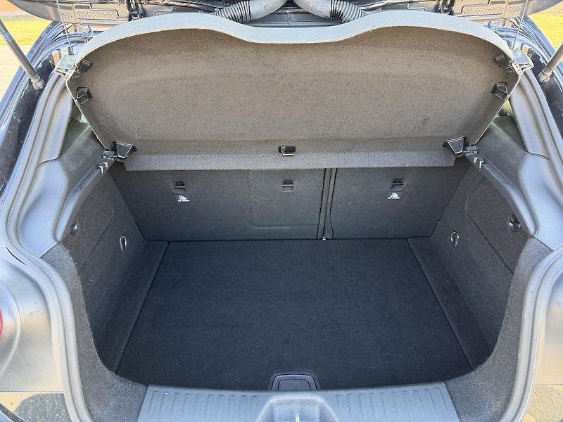 Mercedes-Benz Třídy A 180i SPORT LED NAVI SERVISKA - fotka 29 z 37