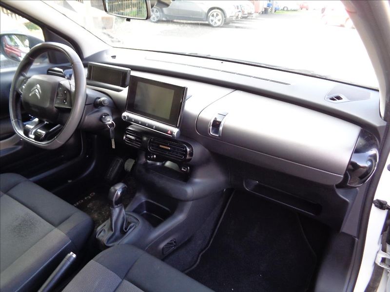 Citroën C4 1,2 - fotka 8 z 15