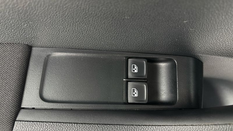 Škoda Fabia 1.0 TSI Ambition Combi - fotka 22 z 24