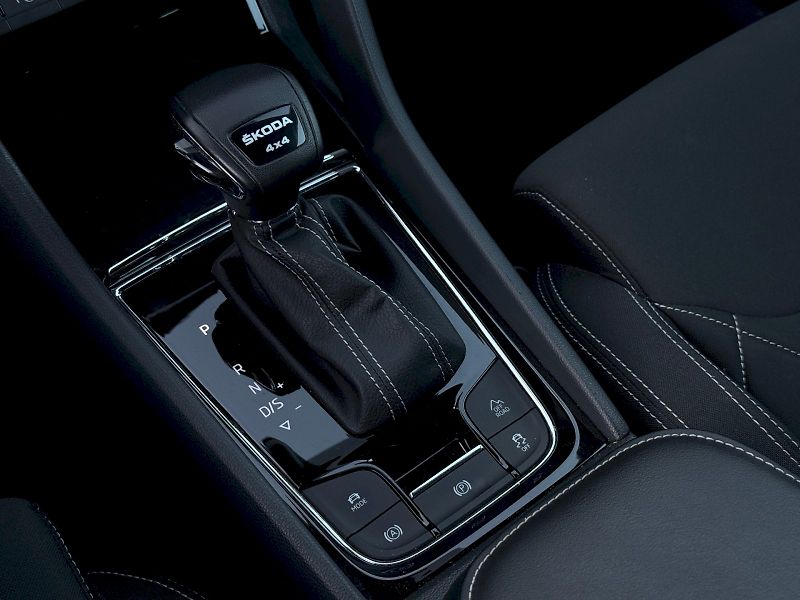 Škoda Karoq (2023) 2.0 TDI 110 kW DSG 4x4 SportLi - fotka 17 z 26