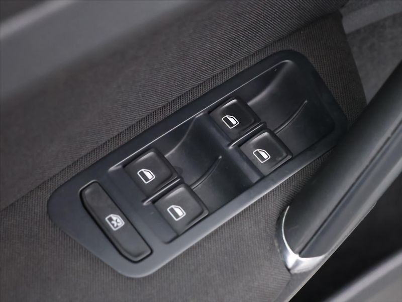Volkswagen Golf 1,2 TSI 77kw ORIG.ALU Perleť - fotka 14 z 27