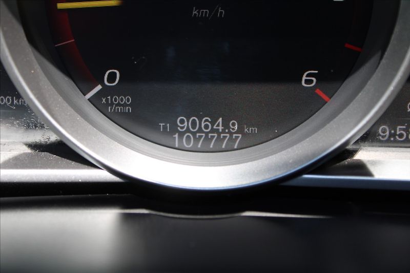Volvo V40 2,0 D3  R-DESIGN,AUTOMAT - fotka 10 z 36