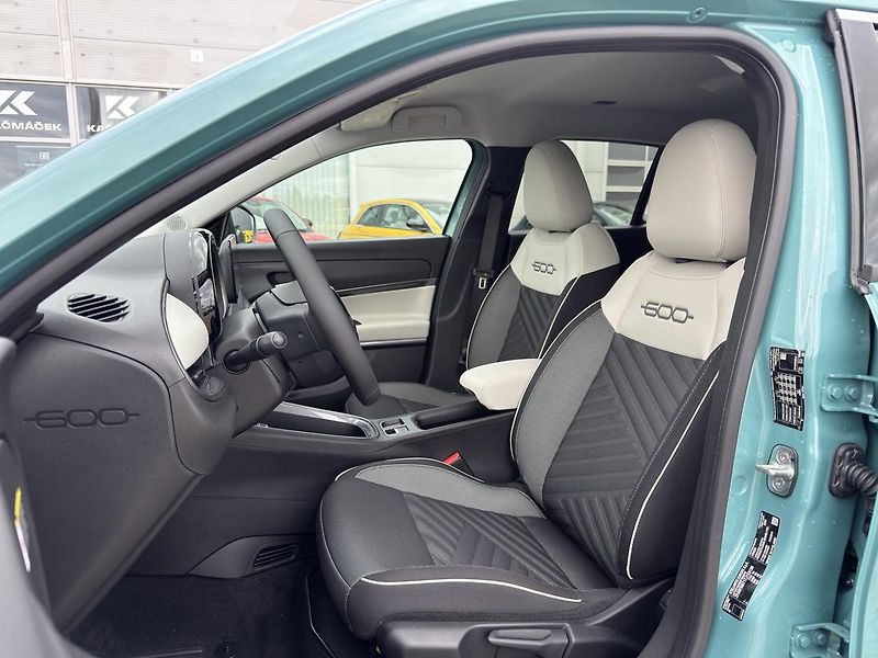 Fiat 600 (2026)  La Prima 1.2 Turbo Hybrid 145 - fotka 10 z 24