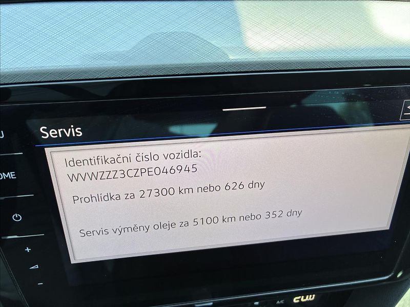 Volkswagen Passat 2,0 KAMERA 360,KEYLESS,VIRTUAL - fotka 31 z 31