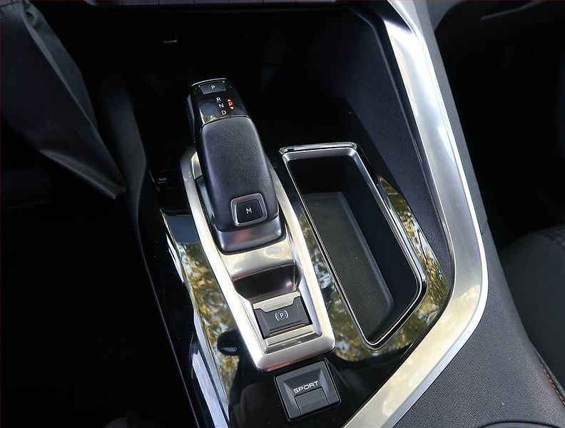 Peugeot 5008 (2020) PureTech 130, Automat, 7 míst - fotka 13 z 21