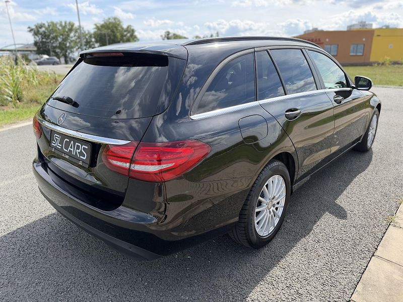 Mercedes-Benz Třídy C 180 CGI AUTOMAT LED NAVIGACE - fotka 5 z 38