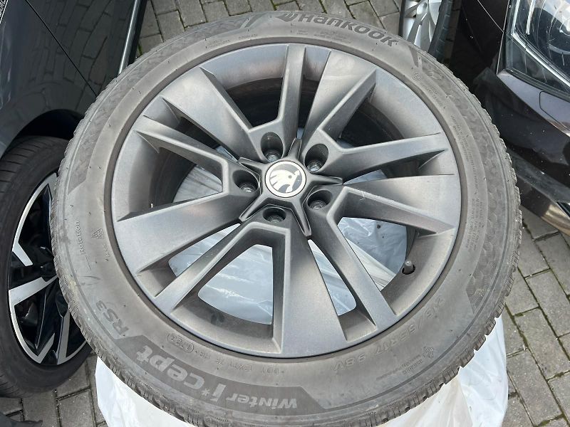 Škoda Karoq Sportline Exclusive 2,0 TDI 11 - fotka 30 z 30