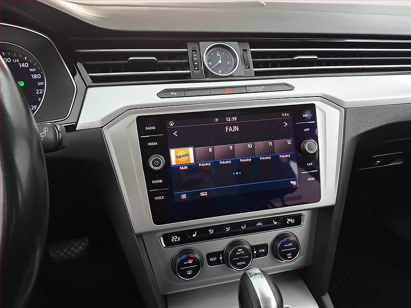 Volkswagen Passat (2018) 2.0 TDI, Automat, Navi - fotka 12 z 17