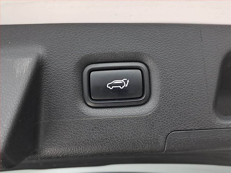 Hyundai Santa Fe (2021) 2.2 CRDi - fotka 25 z 26