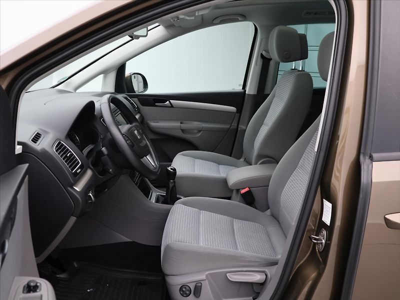 Seat Alhambra 2,0 TDI 103 kW 4DRIVE Panorama - fotka 11 z 38