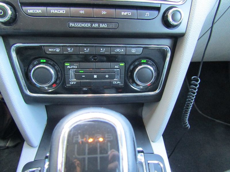 Škoda Superb (2011) 1.6 TDI 77kW ZIMNÍ PNEU - fotka 29 z 32