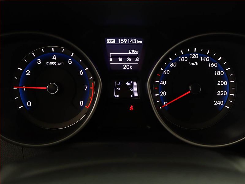 Hyundai i30 (2015) 1.6 MPI, Tempomat - fotka 8 z 13