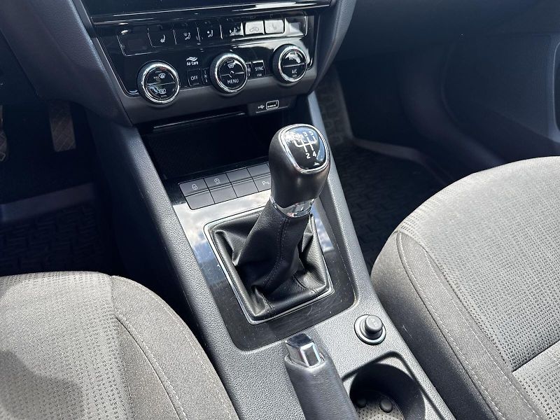 Škoda Octavia (2018) 1.6 TDI Style - fotka 23 z 31