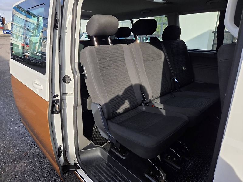 Volkswagen Caravelle (2022) 2.0 TDI DSG Long 9míst WEBASTO - fotka 36 z 43