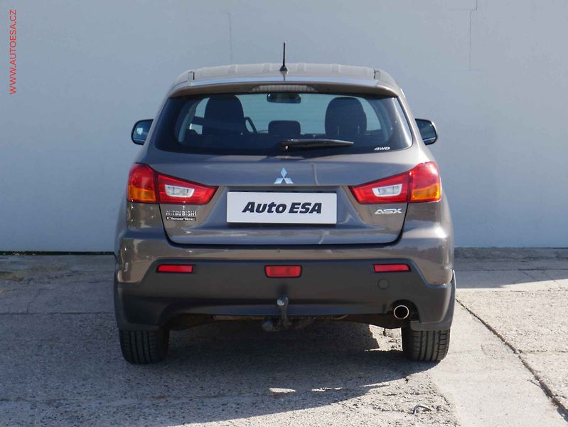 Mitsubishi ASX (2013) 1.8 Di-D 4x4, 1.maj,ČR - fotka 5 z 16
