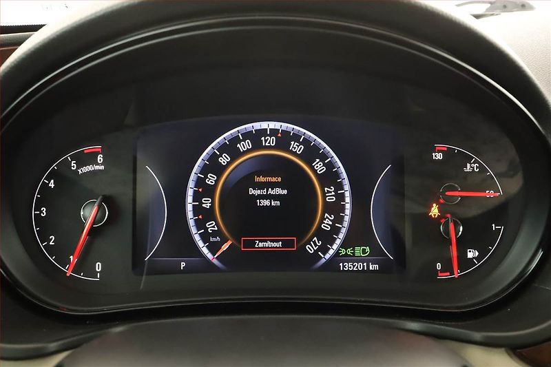 Opel Insignia (2016) 2.0 CDTI, 4X4, Automat - fotka 8 z 15