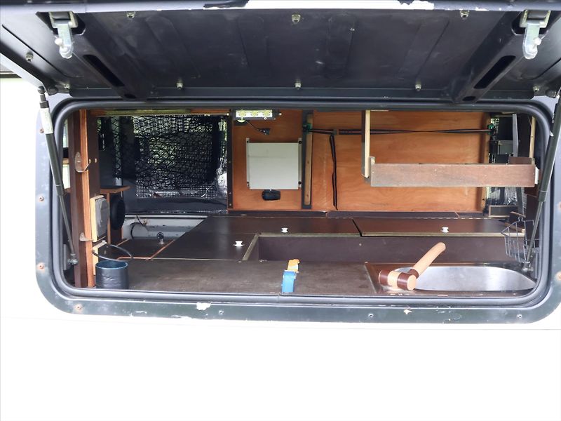 Land Rover Defender 2,5 110 Hard Top - fotka 20 z 40