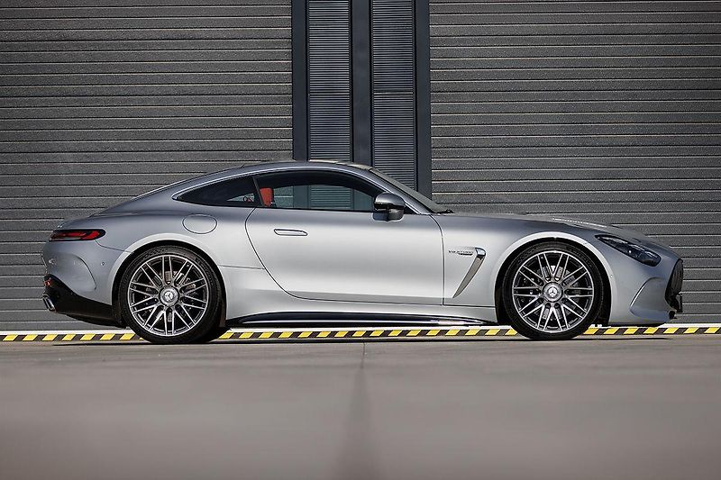 Mercedes-Benz AMG GT (2024) Coupe 63 V8 Biturbo 4Matic+  - fotka 7 z 45